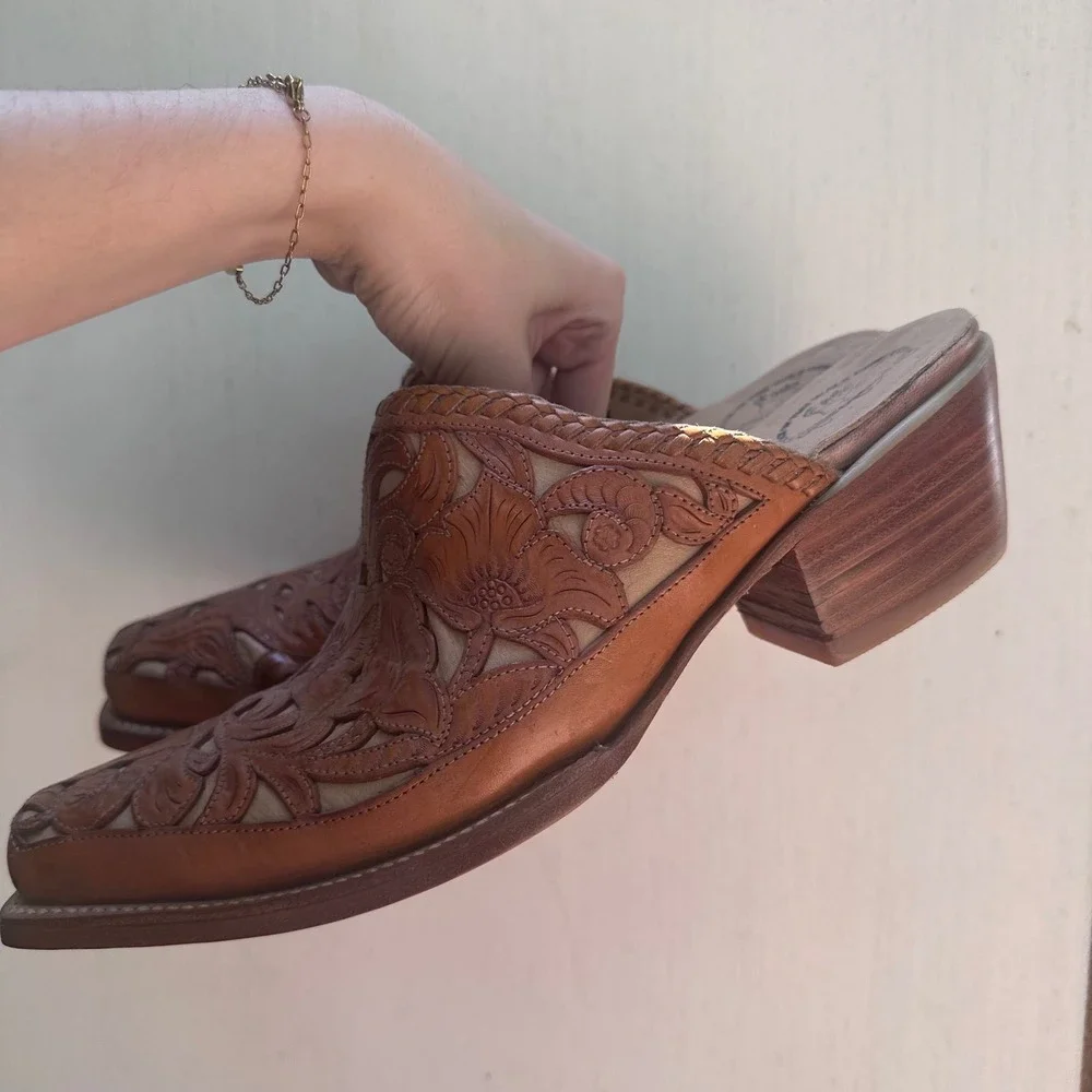 Carrie Cameron Art Leather Mules Tan Brown Tooled Floral Square Toe Mens 11D